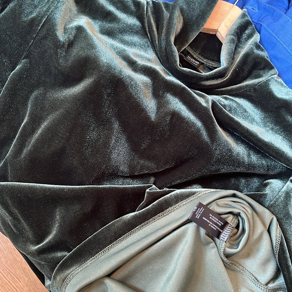 💕 Icône par Simons - Forest Green Velvet Top - Picture 5 of 6